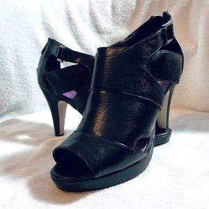 🌟🛍🌟 3/$12 Black Peep Toe Heels